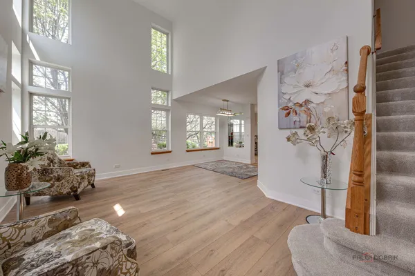 $425,000 | 2944 Oak Court, Unit 2944, Schaumburg, IL 60193