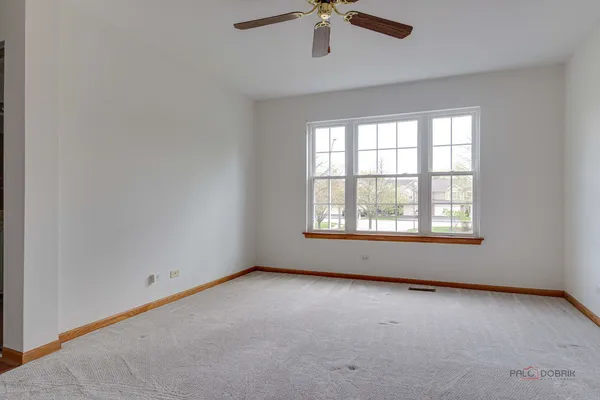 $425,000 | 2944 Oak Court, Unit 2944, Schaumburg, IL 60193