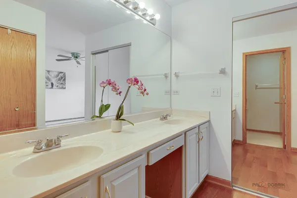 $425,000 | 2944 Oak Court, Unit 2944, Schaumburg, IL 60193