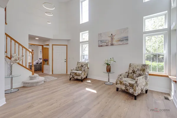 $425,000 | 2944 Oak Court, Unit 2944, Schaumburg, IL 60193