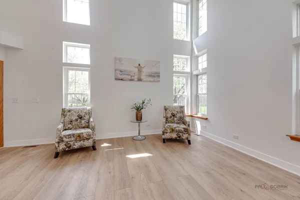 $425,000 | 2944 Oak Court, Unit 2944, Schaumburg, IL 60193