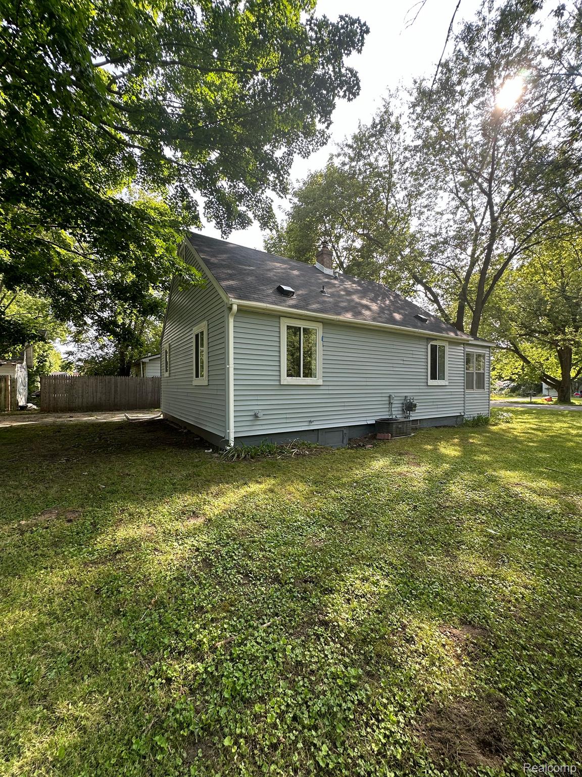 1591 Eberly Road Flint, MI 48532 - Photo 4 of 37 Gallery Image 4
