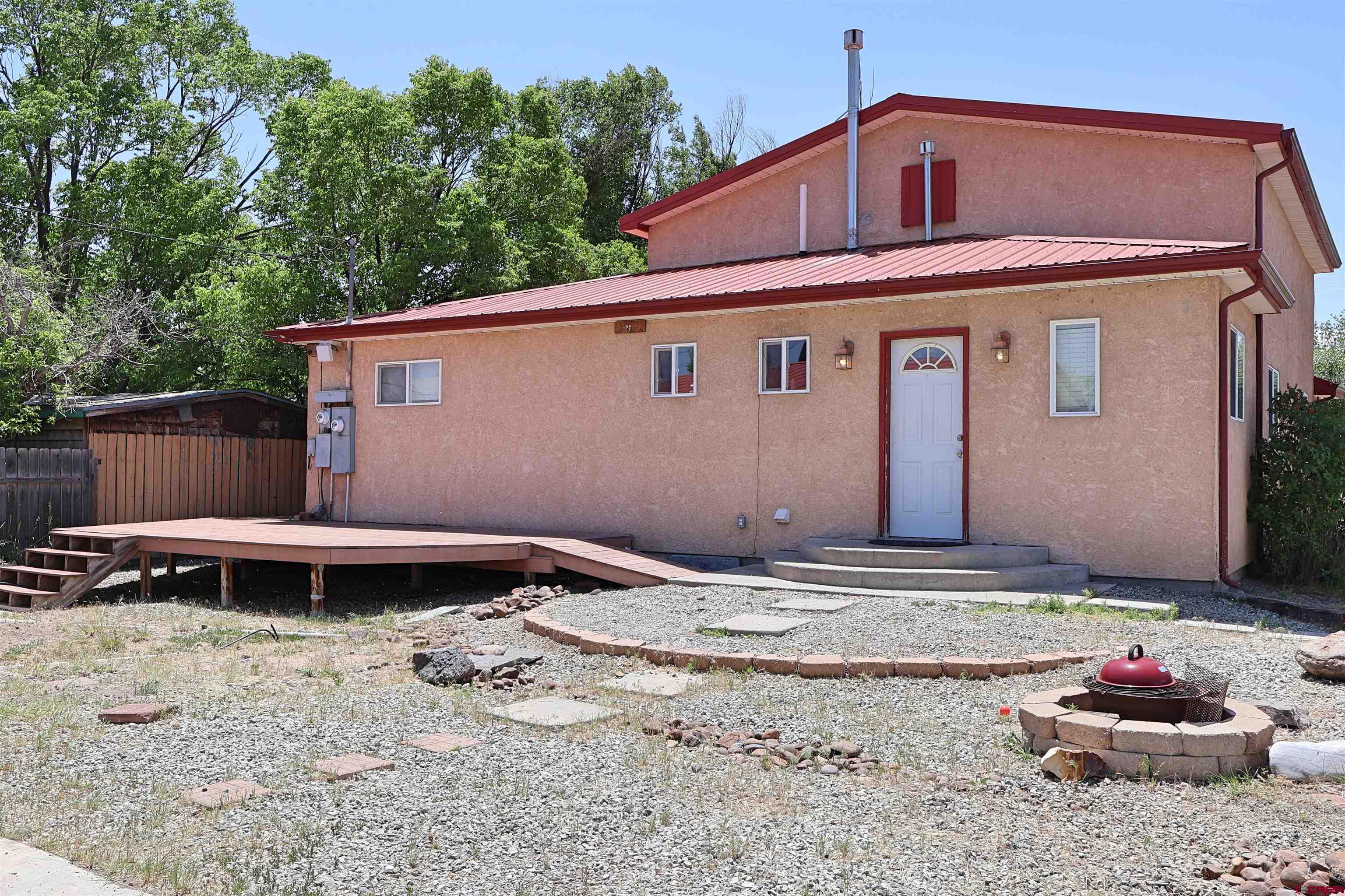 807 13th Street Alamosa, CO 81101 - Photo 24 of 31 a backyard of a house
