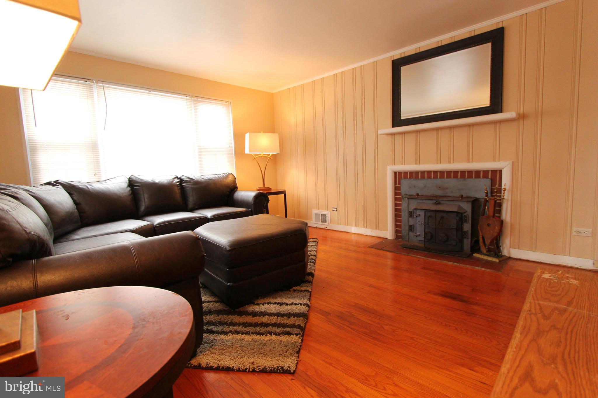 1026 St Michaels Road Mount Airy, MD 21771 - Photo 8 of 21 Living Room