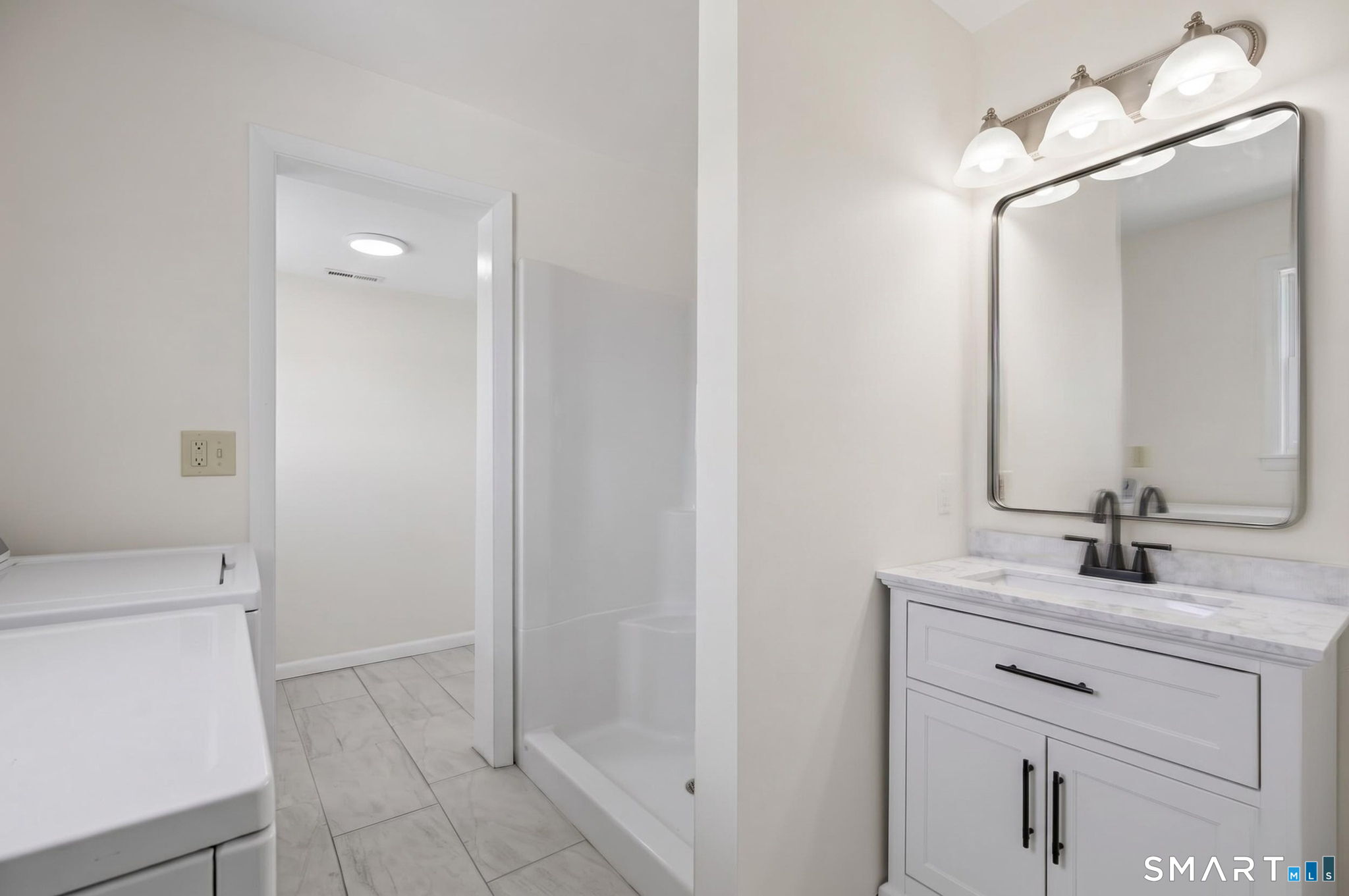 272 Elm Street, Unit UPSTAIRS Groton, CT 06340 - Photo 18 of 38