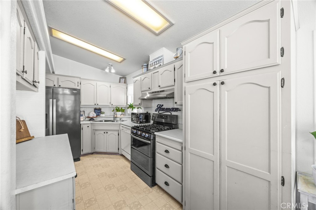 122 Colombo Lane, Unit 77 Tustin, CA 92780 - Photo 18 of 60