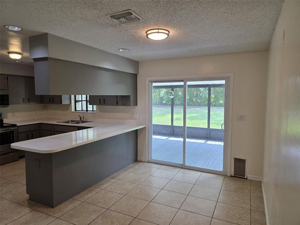 619 Knowles Road, Unit B Brandon, FL 33511 - Photo 3 of 24