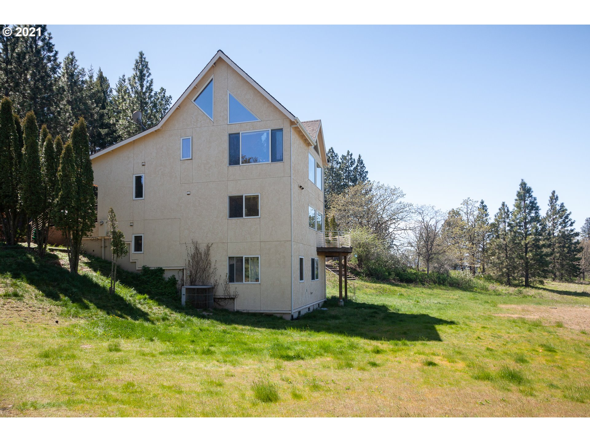 2010 State Road Mosier, OR 97040 - Photo 4 of 30 Gallery Image 4