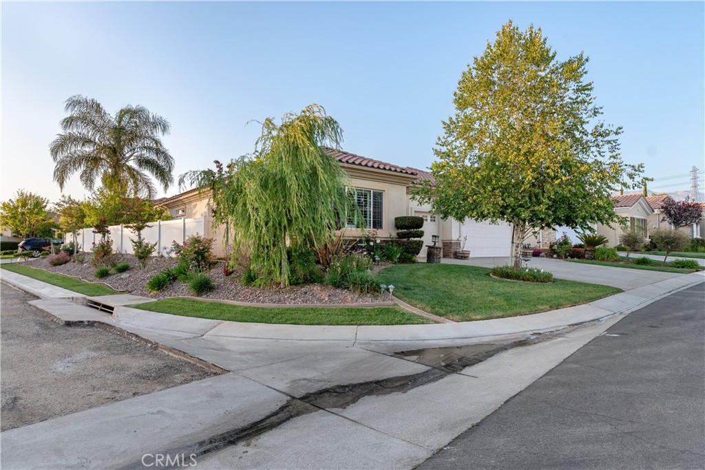 962 Gleneagles Road Beaumont, CA 92223 - Photo 2 of 31