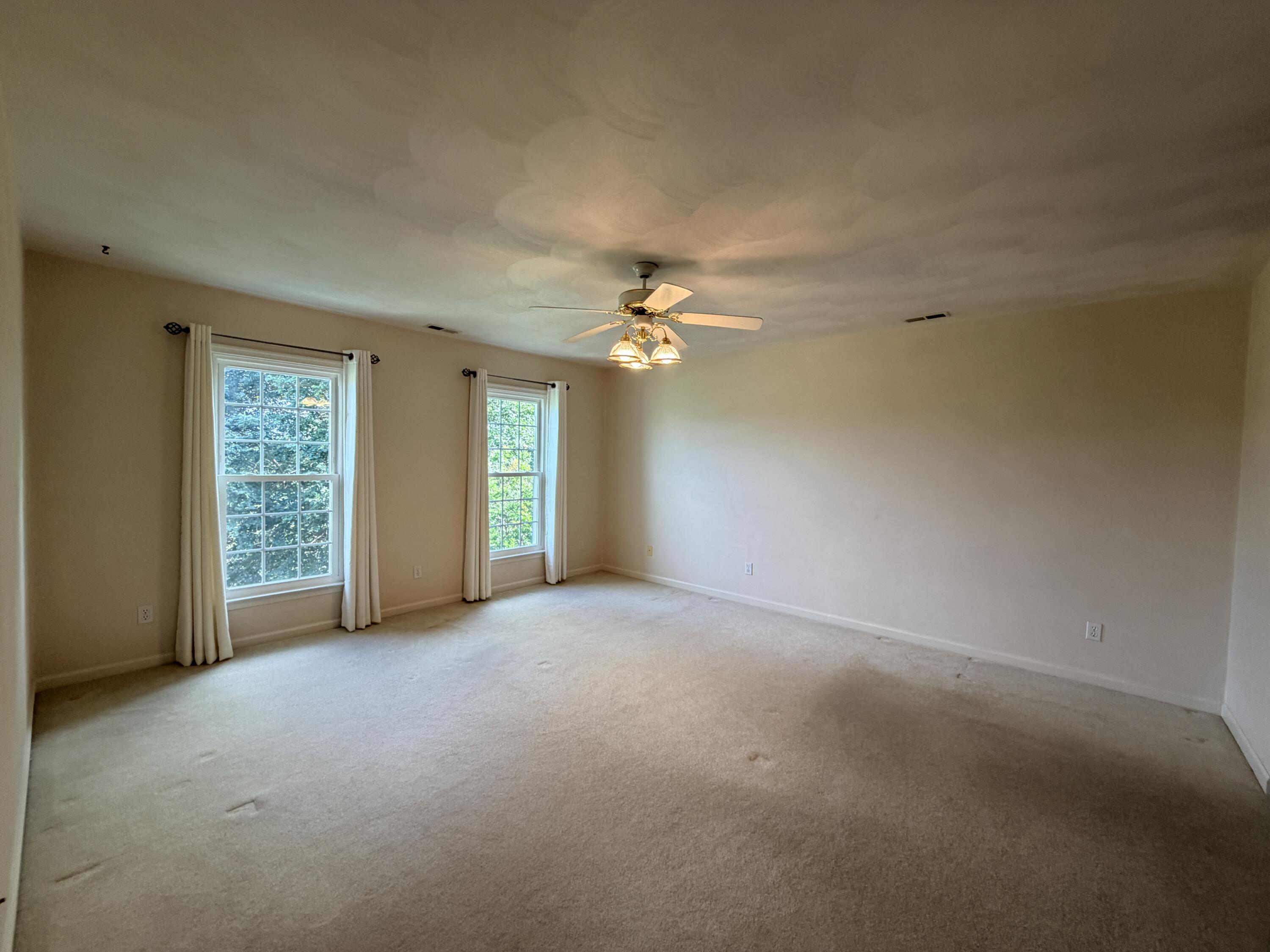 1840 Mountain View Road Vinton, VA 24179 - Photo 12 of 29 20260710_210416366_iOS