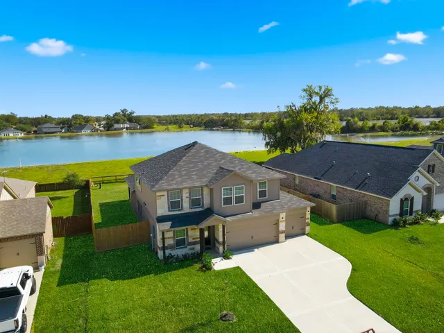 $387,990 | 359 Twin Lakes Boulevard West, West Columbia, TX 77486