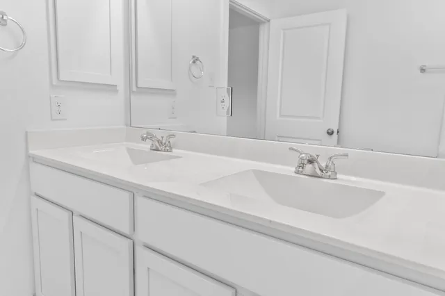 $387,990 | 359 Twin Lakes Boulevard West, West Columbia, TX 77486