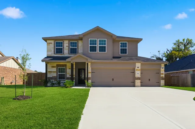 $387,990 | 359 Twin Lakes Boulevard West, West Columbia, TX 77486