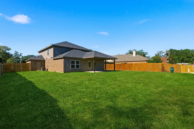 $387,990 | 359 Twin Lakes Boulevard West, West Columbia, TX 77486