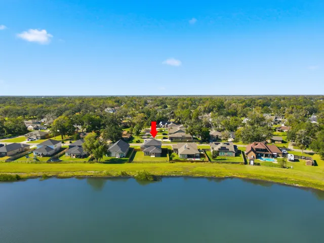 $387,990 | 359 Twin Lakes Boulevard West, West Columbia, TX 77486