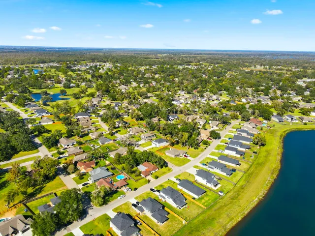 $387,990 | 359 Twin Lakes Boulevard West, West Columbia, TX 77486