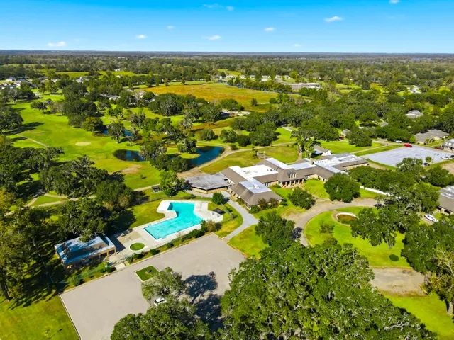 $387,990 | 359 Twin Lakes Boulevard West, West Columbia, TX 77486