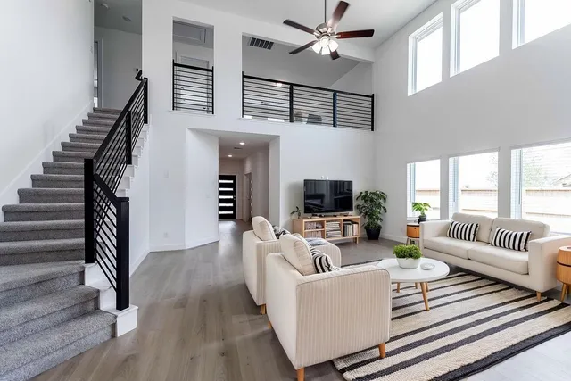 $387,990 | 359 Twin Lakes Boulevard West, West Columbia, TX 77486