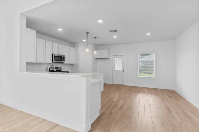 $387,990 | 359 Twin Lakes Boulevard West, West Columbia, TX 77486