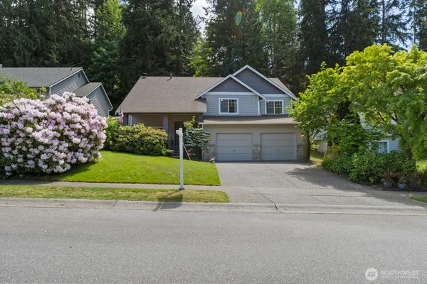 a view of a house with backyard and sitting area