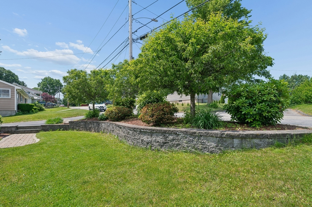 158 Copperfield Road Worcester, MA 01602 - Photo 5 of 42