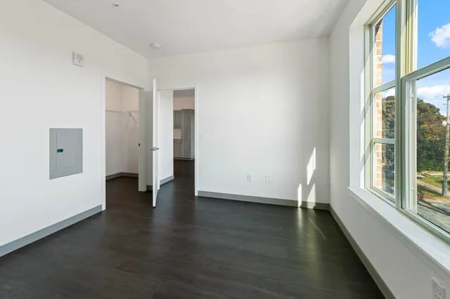 $1,586 | 2420 East Capitol Drive, Unit 204, Shorewood, WI 53211