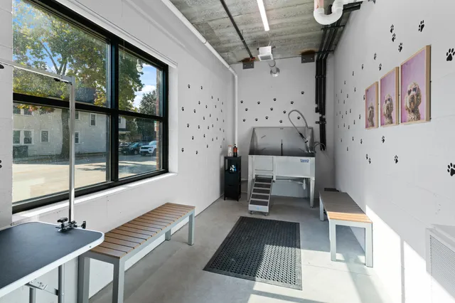 $1,586 | 2420 East Capitol Drive, Unit 204, Shorewood, WI 53211