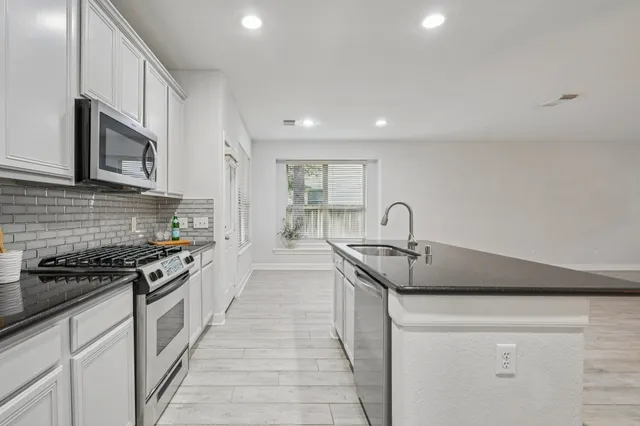 $479,000 | 90 Panterra Way, The Woodlands, TX 77382