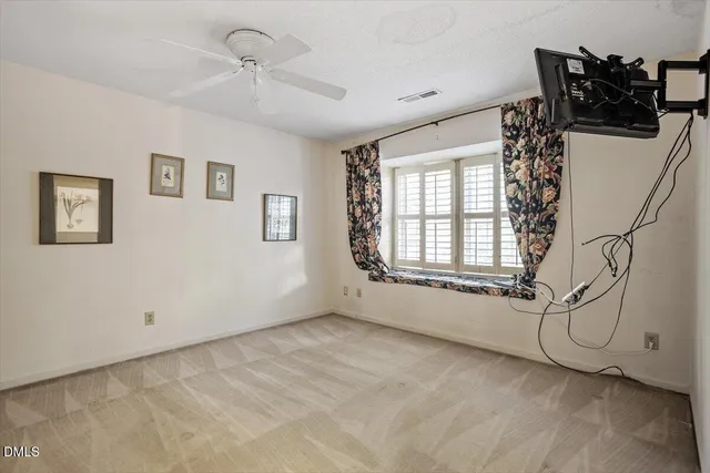 a view of a livingroom with window