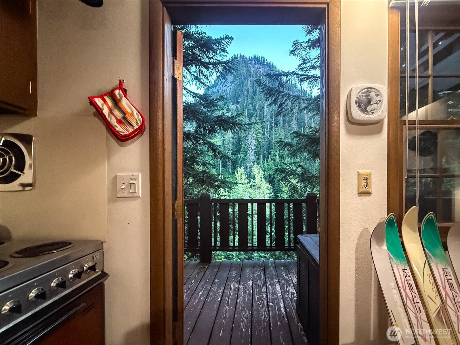 17800 Alpental Access Road, Unit 3102 Snoqualmie Pass, WA 98068 - Photo 4 of 32
