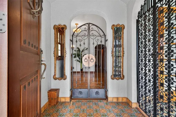 $950,000 | 1431 22nd Avenue North, St. Petersburg, FL 33704