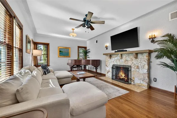 $950,000 | 1431 22nd Avenue North, St. Petersburg, FL 33704