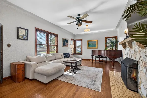 $950,000 | 1431 22nd Avenue North, St. Petersburg, FL 33704