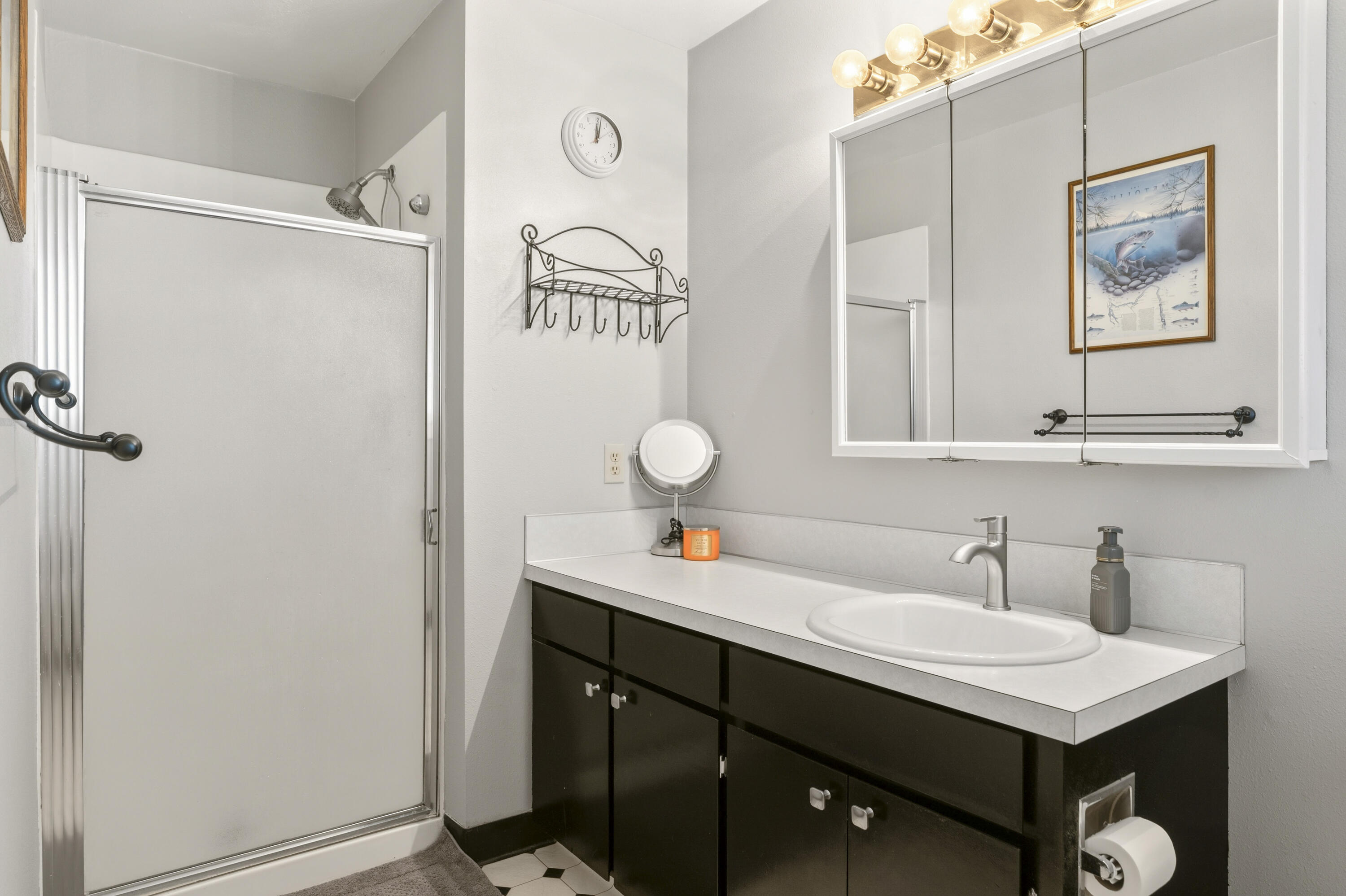 61908 Pettigrew Road Bend, OR 97702 - Photo 29 of 62 44-Bathroom