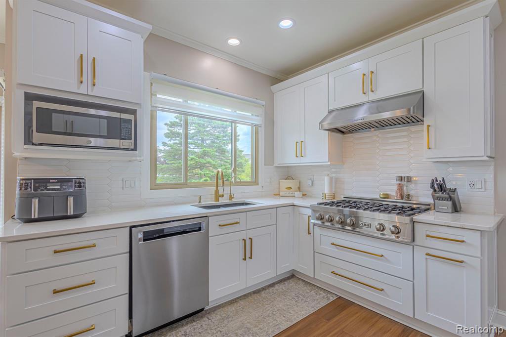 45276 Thornhill Road Canton, MI 48188 - Photo 23 of 77