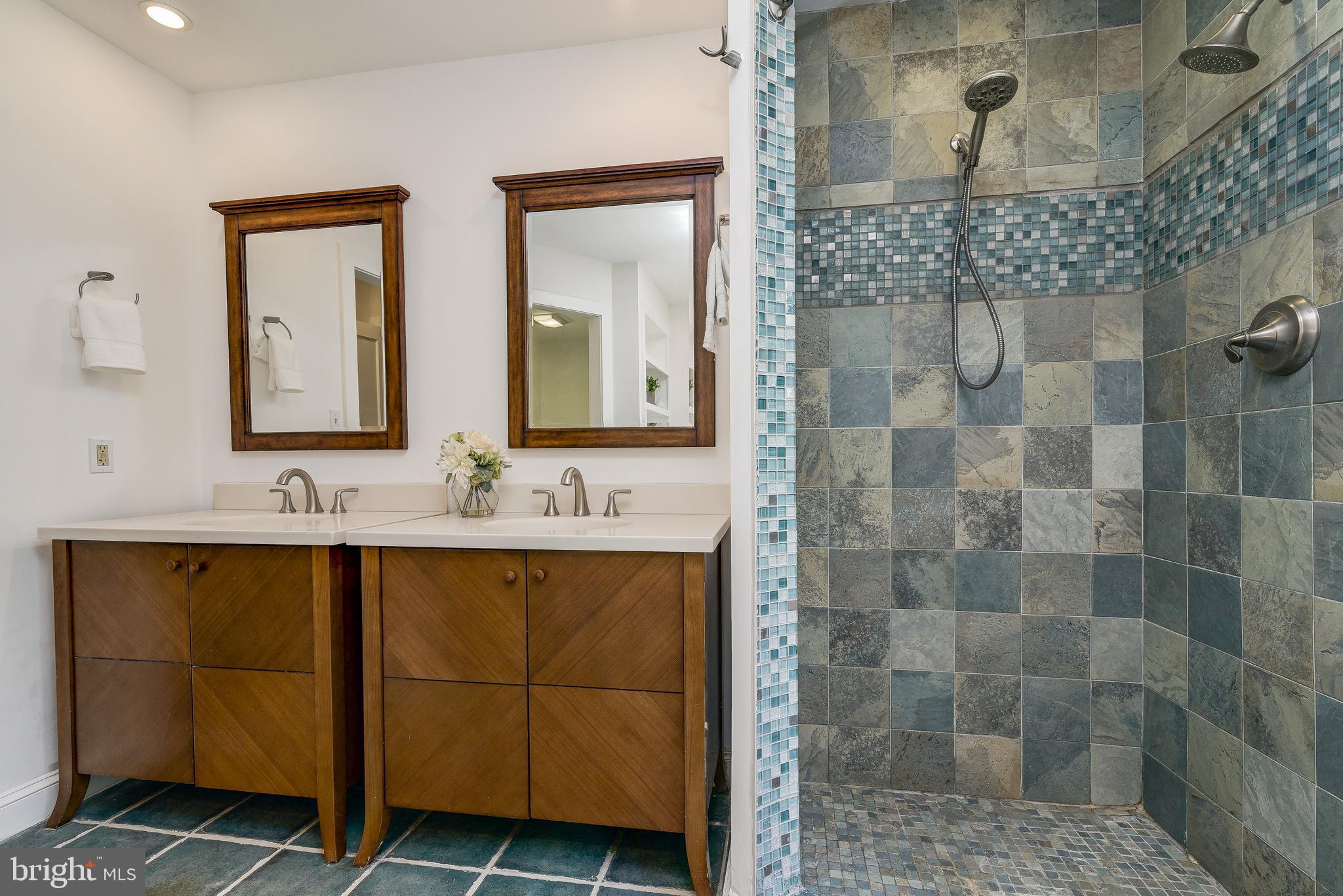 10106 Greenock Road Silver Spring, MD 20901 - Photo 21 of 34 Double vanities
