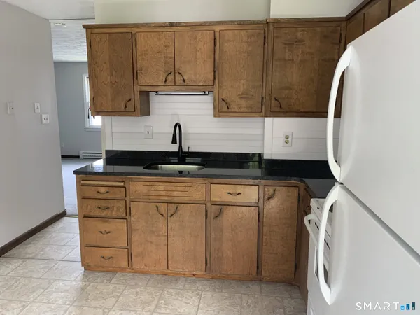 $1,100 | 389 King Street, Bristol, CT 06010
