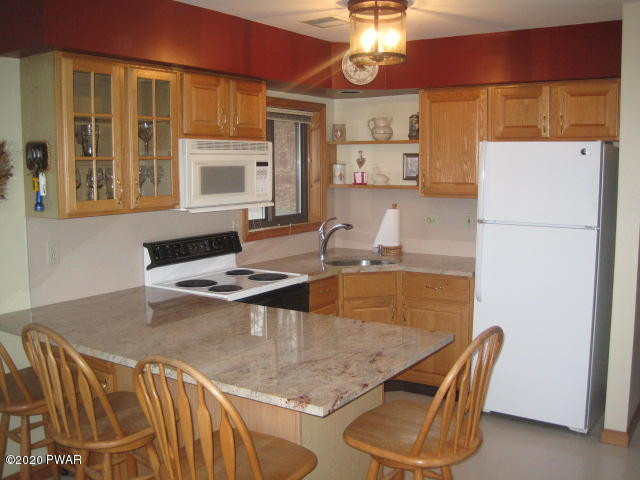 157 Lakeview Road Greentown, PA 18426 - Photo 18 of 34 14 KITCHEN - Copy