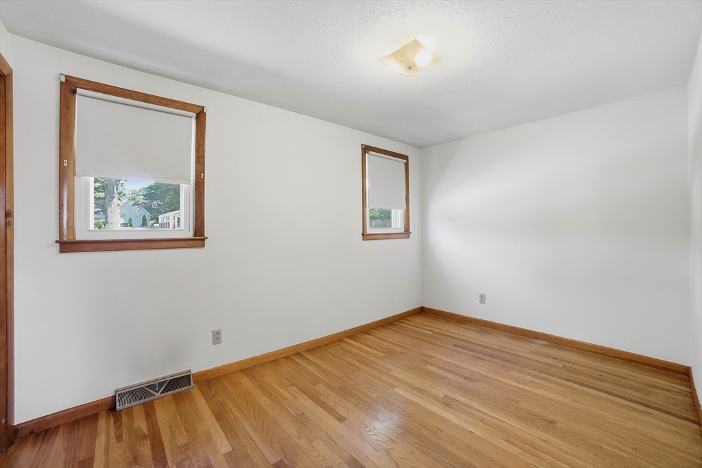 65 Clover Street Worcester, MA 01603 - Photo 14 of 25