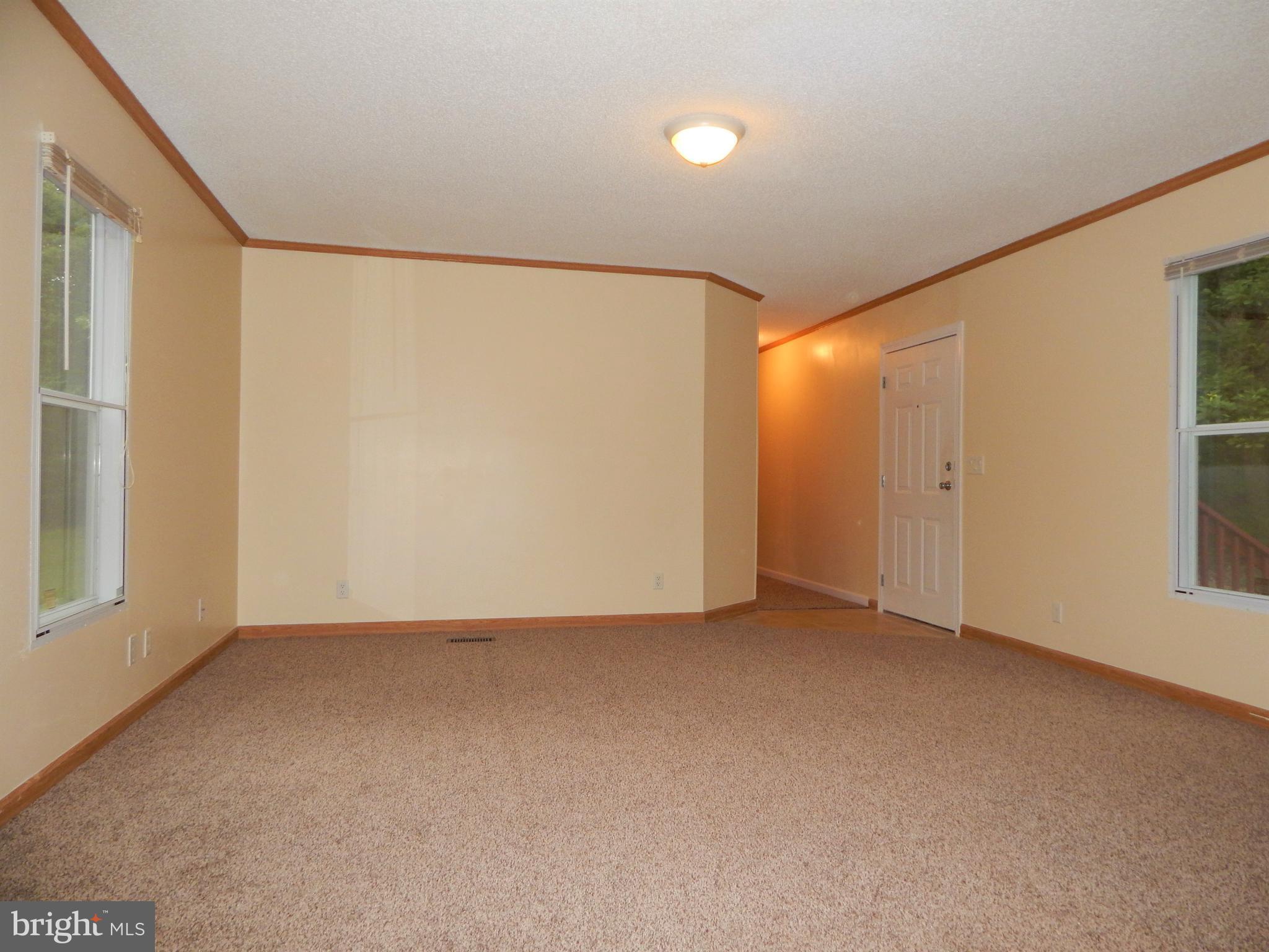 6549 Browning Road Culpeper, VA 22701 - Photo 4 of 22 Living Room