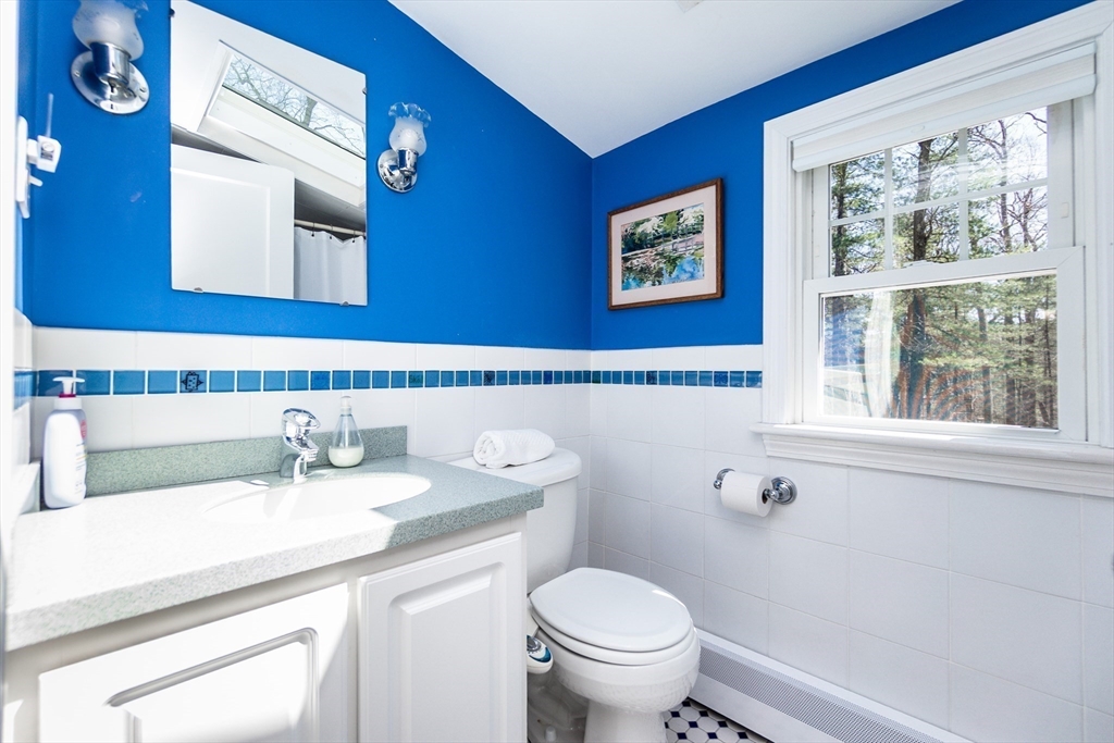 133 Glezen Lane Wayland, MA 01778 - Photo 19 of 30 a bathroom with a toilet a sink and a mirror