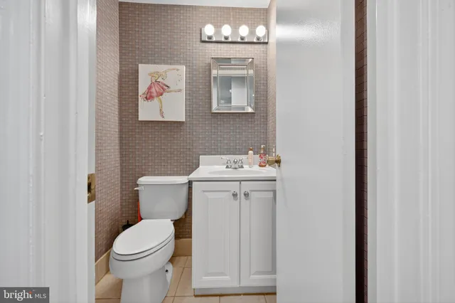 $900,000 | 411 Hurley Avenue, Rockville, MD 20850