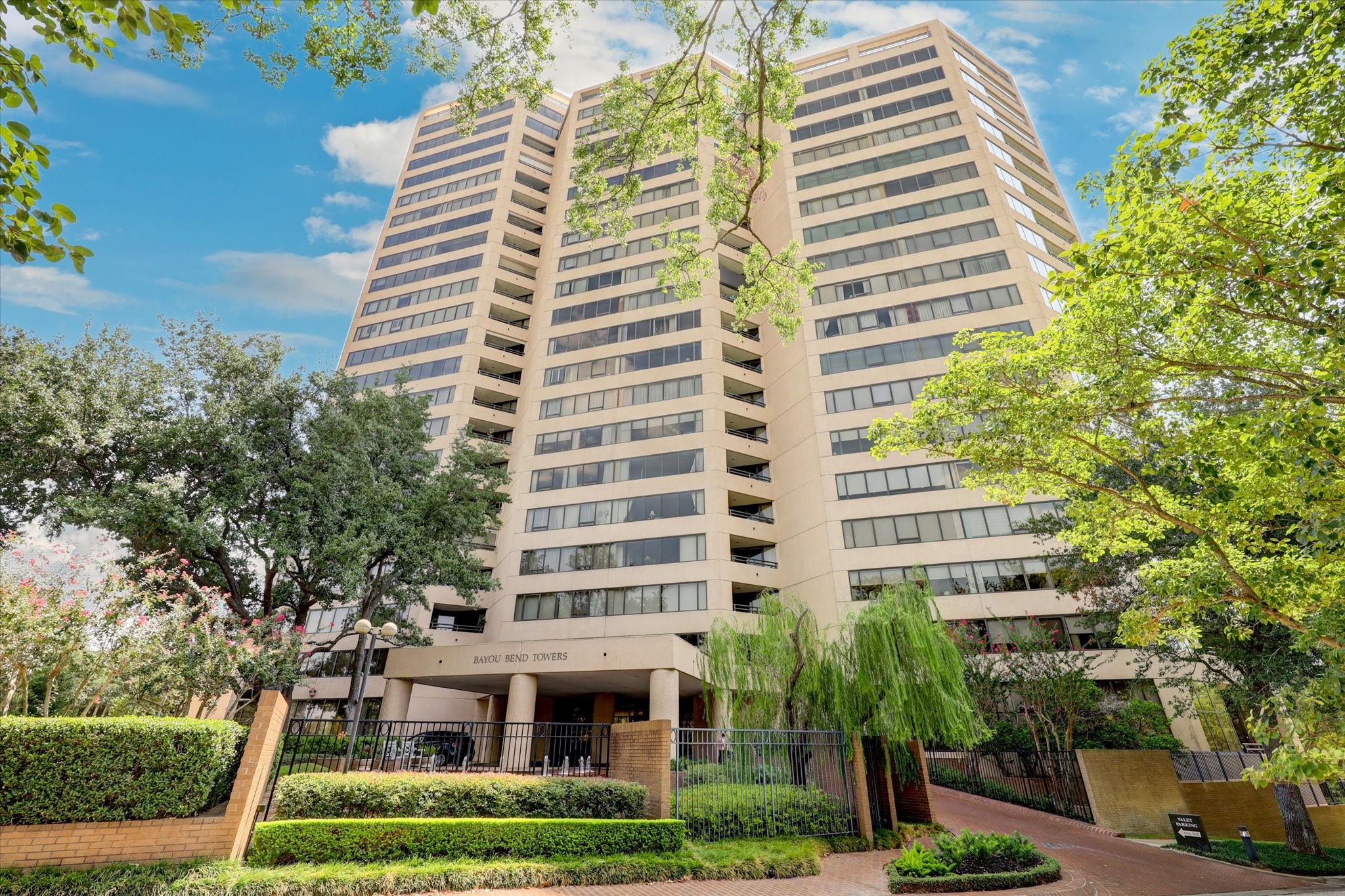 101 Westcott Street, Unit 1202 Houston, TX 77007 - Photo 2 of 40 Bayou Bend Towers.