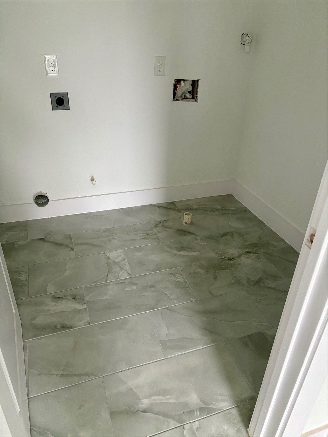 4436 Aledo Street Houston, TX 77051 - Photo 11 of 16 a view of a room