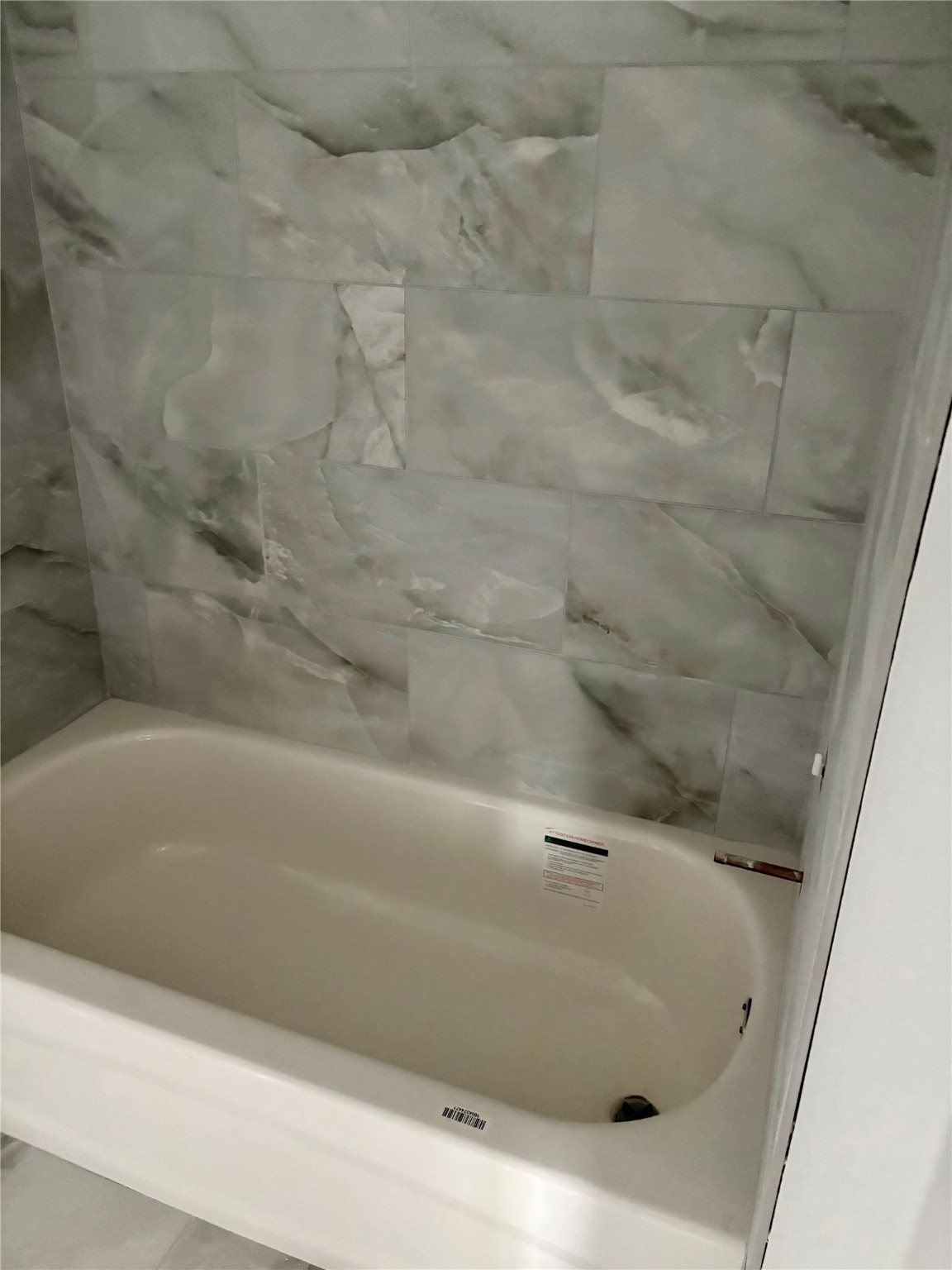 4436 Aledo Street Houston, TX 77051 - Photo 7 of 16 a bathroom with a bathtub