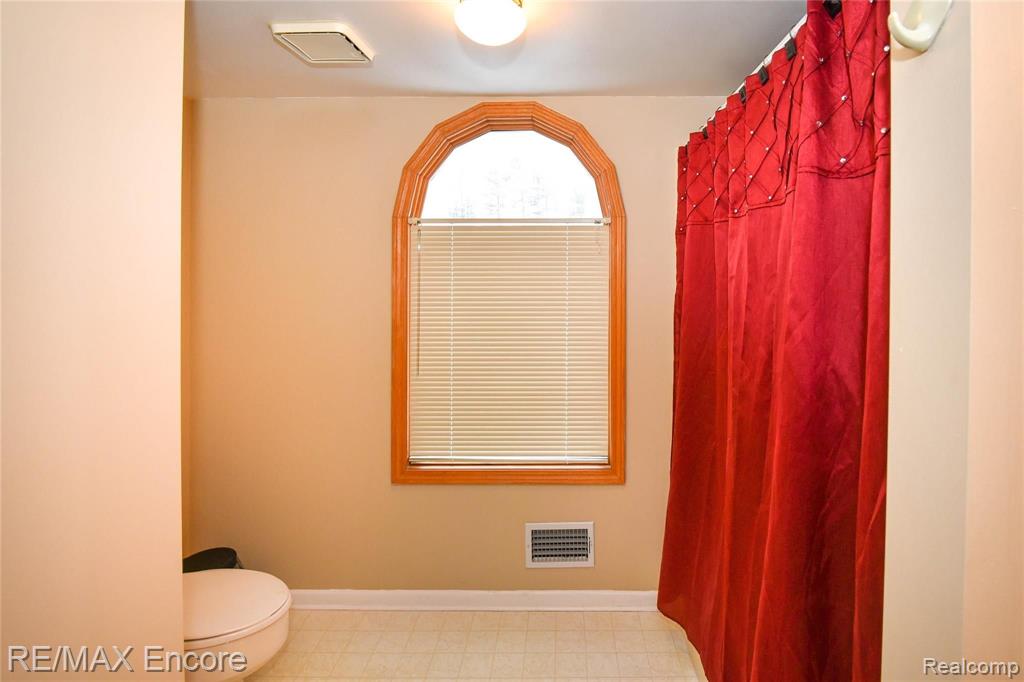 6576 Ridgeview Drive Clarkston, MI 48346 - Photo 38 of 75