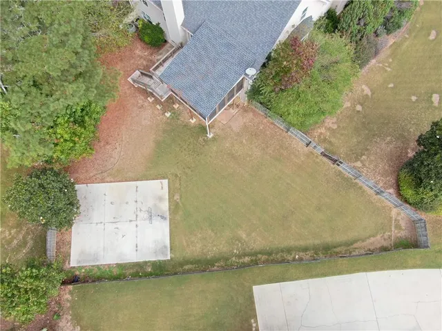 a view of a yard with a tree