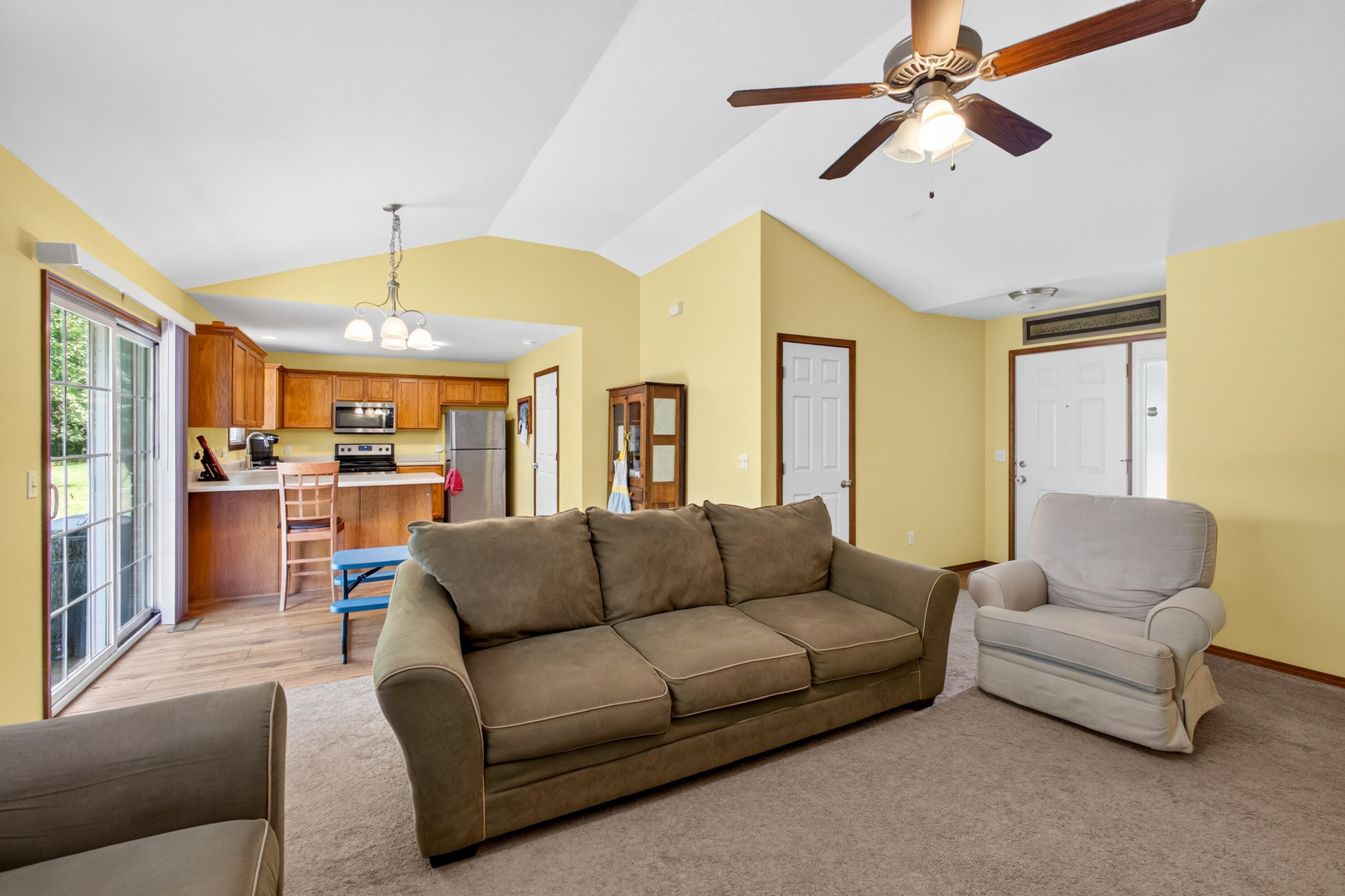 709 South Hazelnut Avenue Springfield, MO 65802 - Photo 6 of 25 709 Hazelnut-6