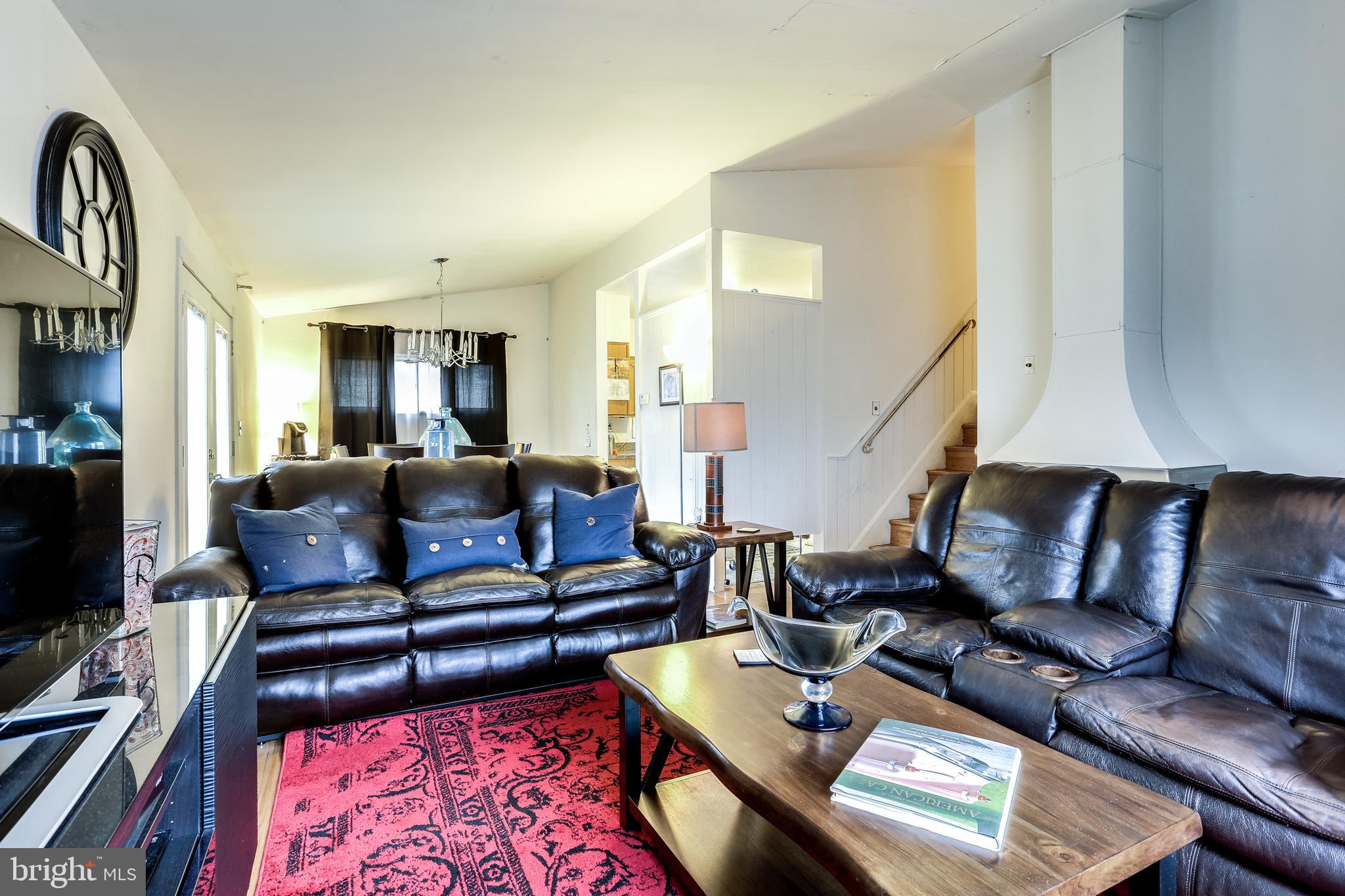 4126 Ronis Road Baltimore, MD 21208 - Photo 5 of 31 LIVING ROOM