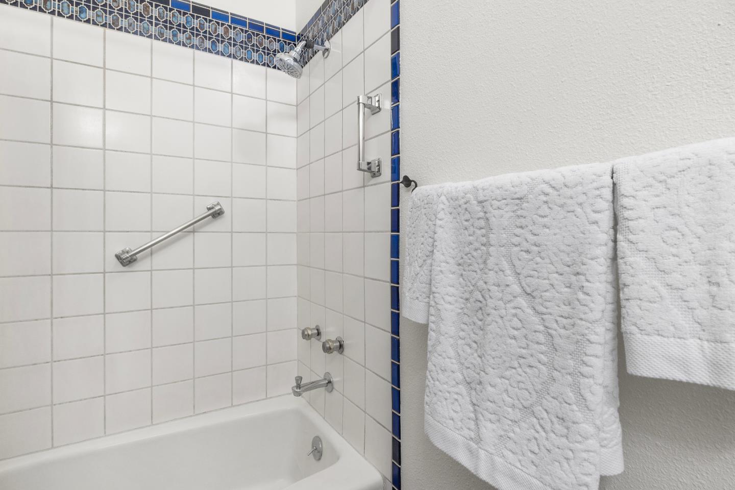 220 Hidden Valley Ridge Soquel, CA 95073 - Photo 30 of 66 a bathroom with a bathtub